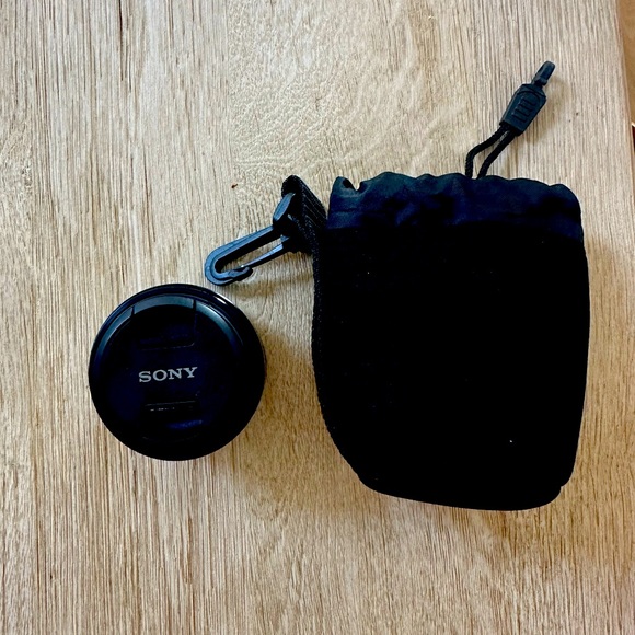 Sony 35mm prime lens f/1.8 - Picture 5 of 6